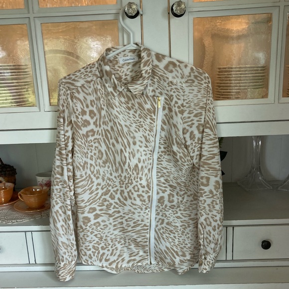 Calvin Klein shirt. - Picture 2 of 4